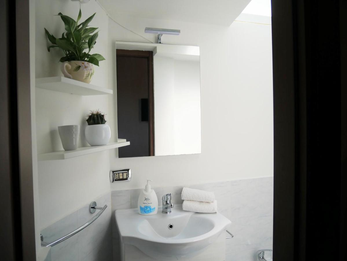 Olindo Apartment E Cristina Apartments 비코에쿠엔세 외부 사진